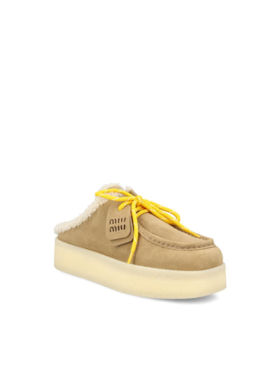 Sabot realizzati in pelle scamosciata. 5R536E X0OF0379 MIU MIU