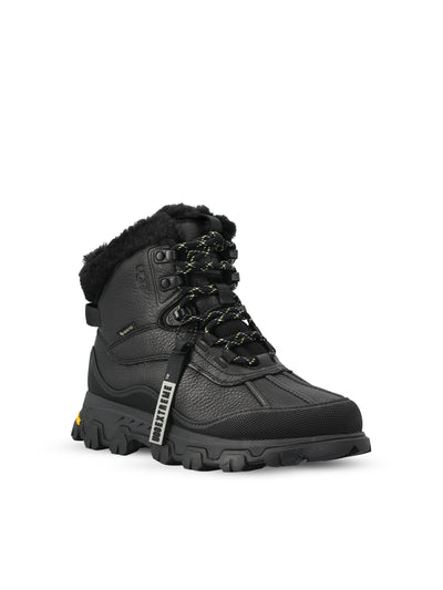 Scarponcini realizzati in pelle e materiale sintetico. 1169031 BLK UGG