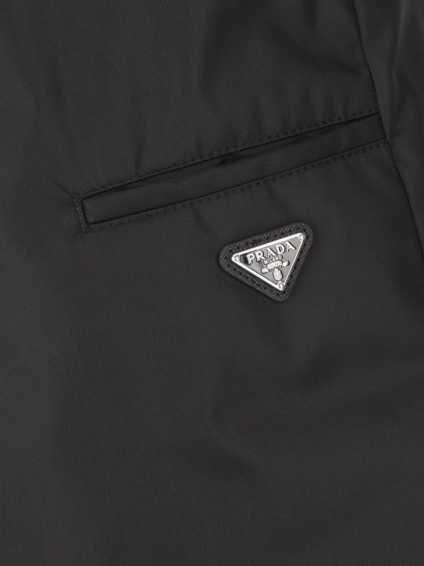 Bermuda realizzati in re-nylon. SPG32 1WQ8F0002 PRADA