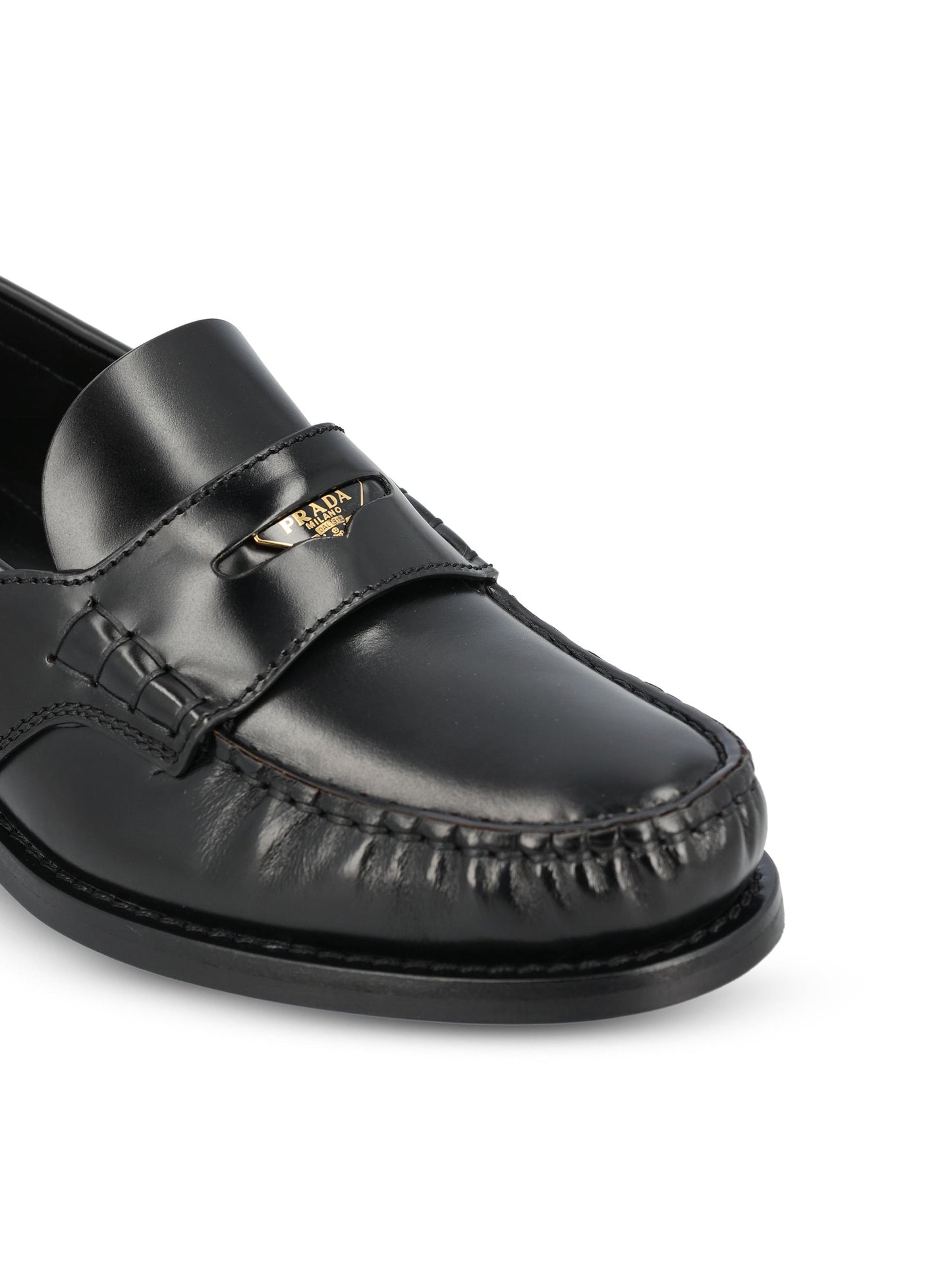 Mocassini realizzati in pelle spazzolata. 1D820N 055F0002 PRADA