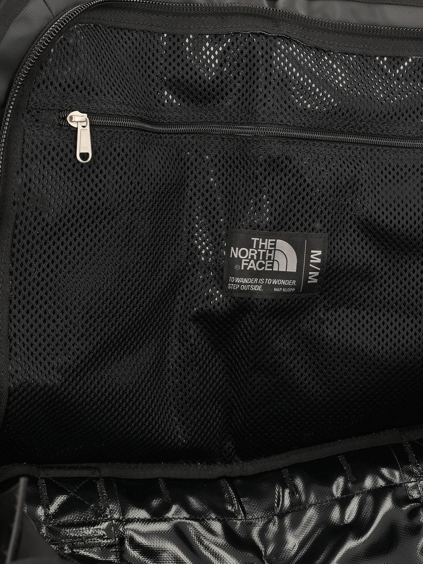 Borsone realizzato in poliestere riciclato. NF0A52SA 53R1 THE NORTH FACE