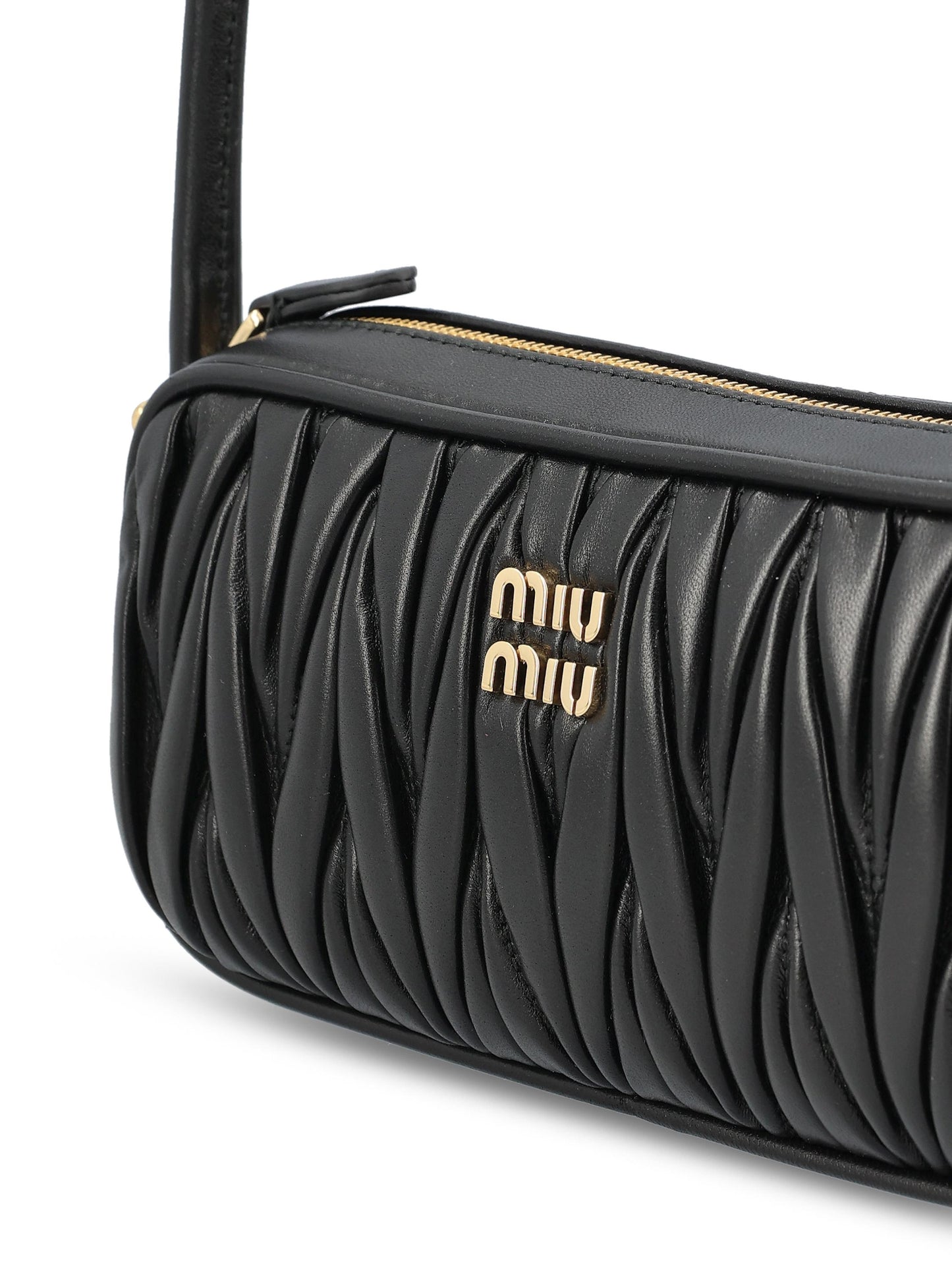 Pouch realizzata in pelle di agnello. 5NE024 AFPPF0002 MIU MIU