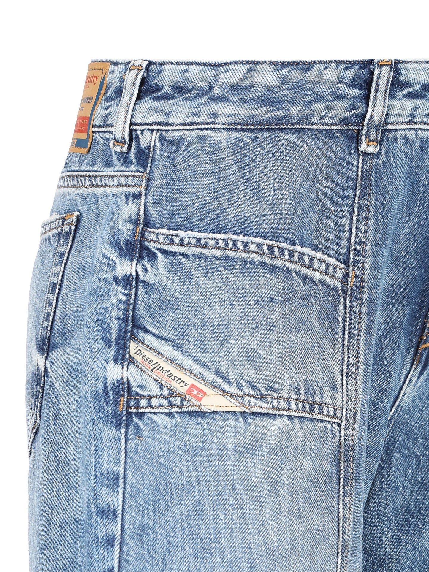 Jeans realizzati in cotone e lyocell. A12808 09H9501 DIESEL