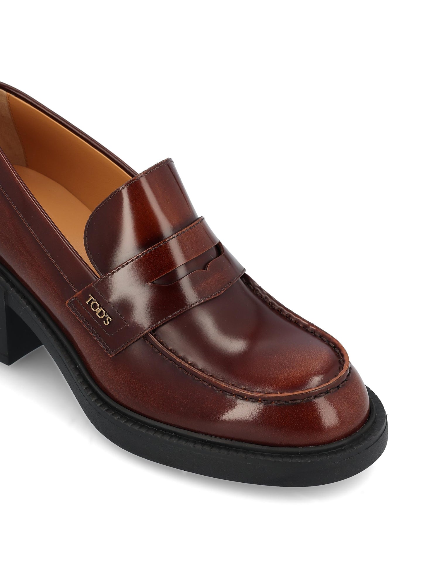 Mocassini realizzati in pelle di vitello. XXW73L0JK40SHA S003 TOD'S