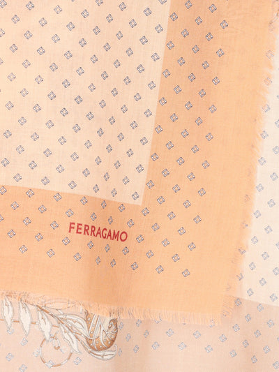 Stola realizzata in cashmere. 321155 785639001 SALVATORE FERRAGAMO