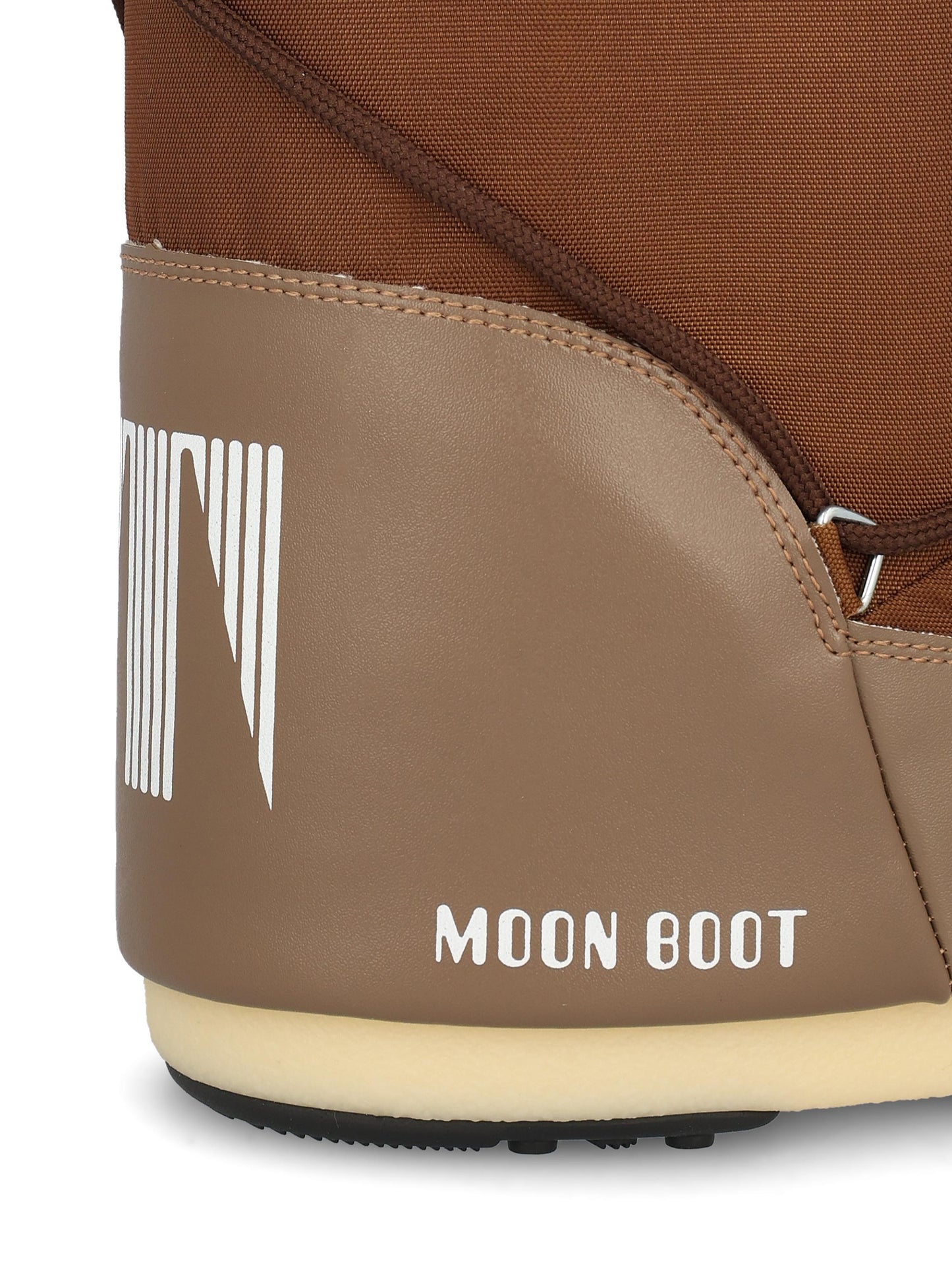 Stivali realizzati in nylon. 80D1400440 M005 MOON BOOT