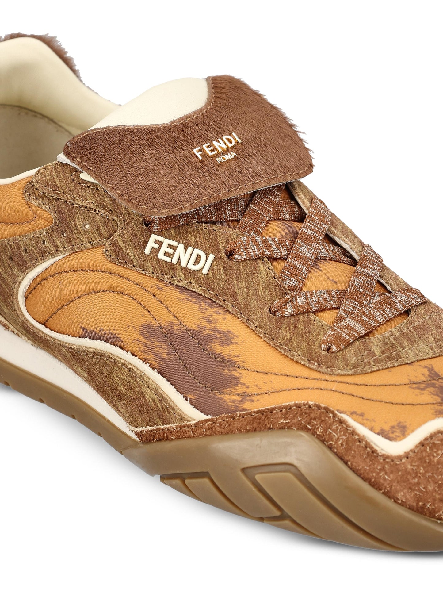 Sneakers realizzate in tessuto e pelle di vitello. 8E8820 AYC9F1TY7 FENDI