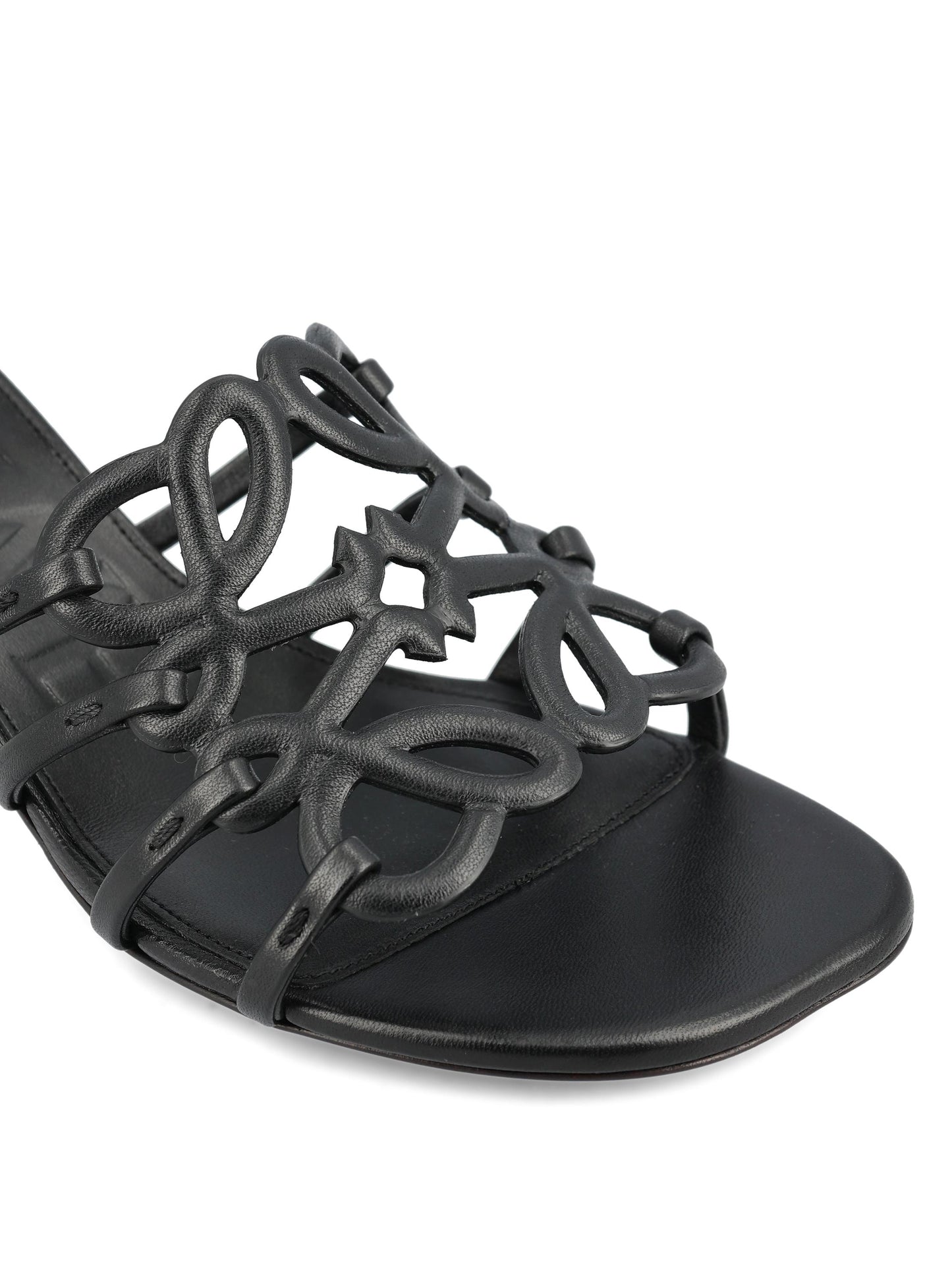 Ciabatte realizzate in pelle di vitello. LPEA465X07 1100 LOEWE