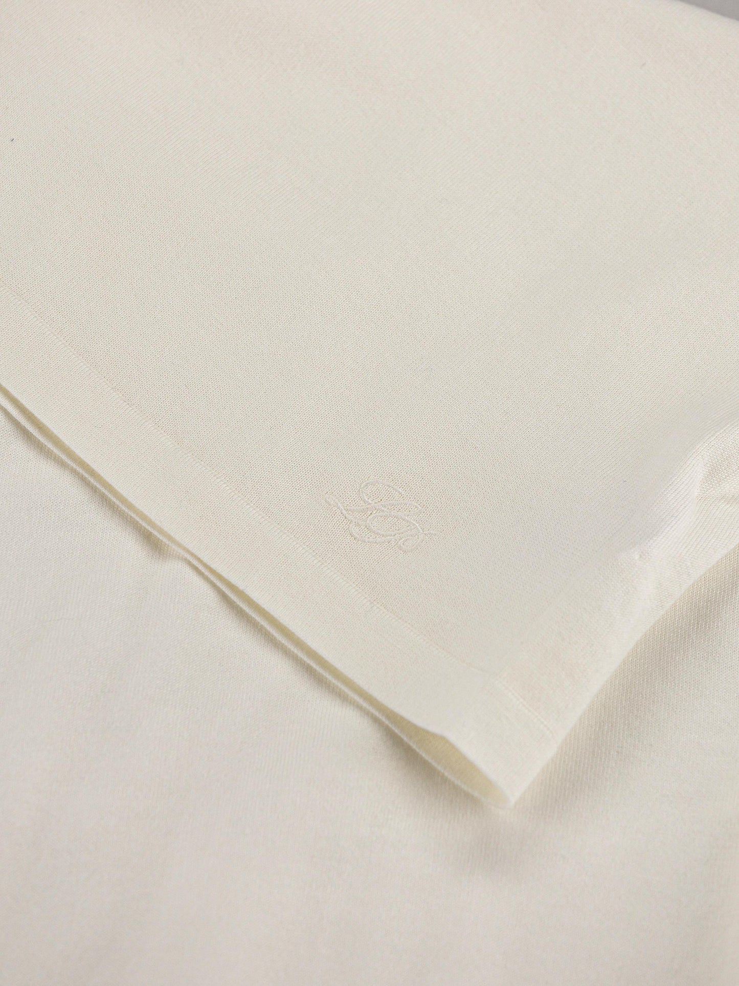 Maglia realizzata in cotone. FAM7984 1000 LORO PIANA