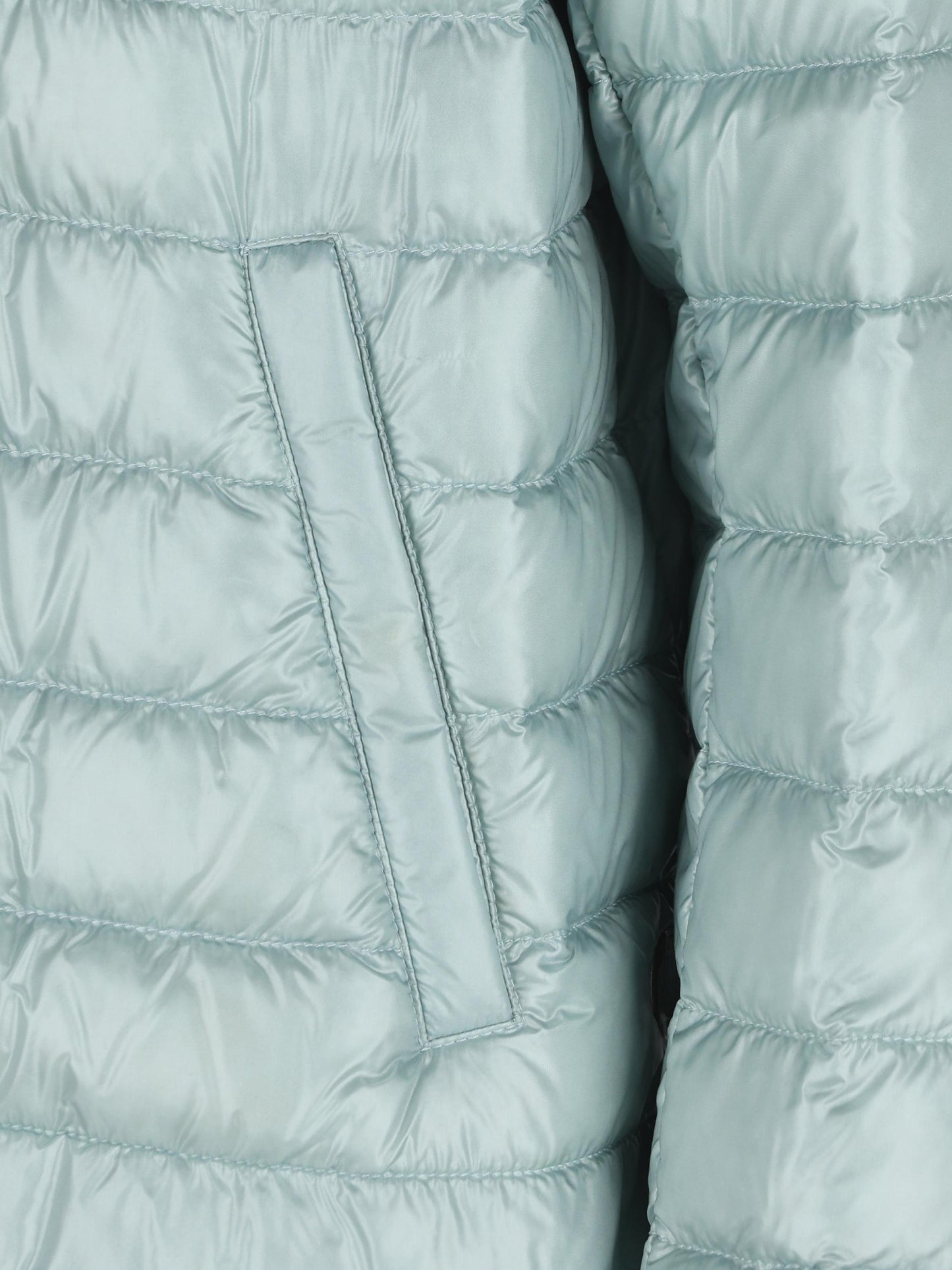 Piumino realizzato in poliammide. PI001994D 12017Z9014 HERNO