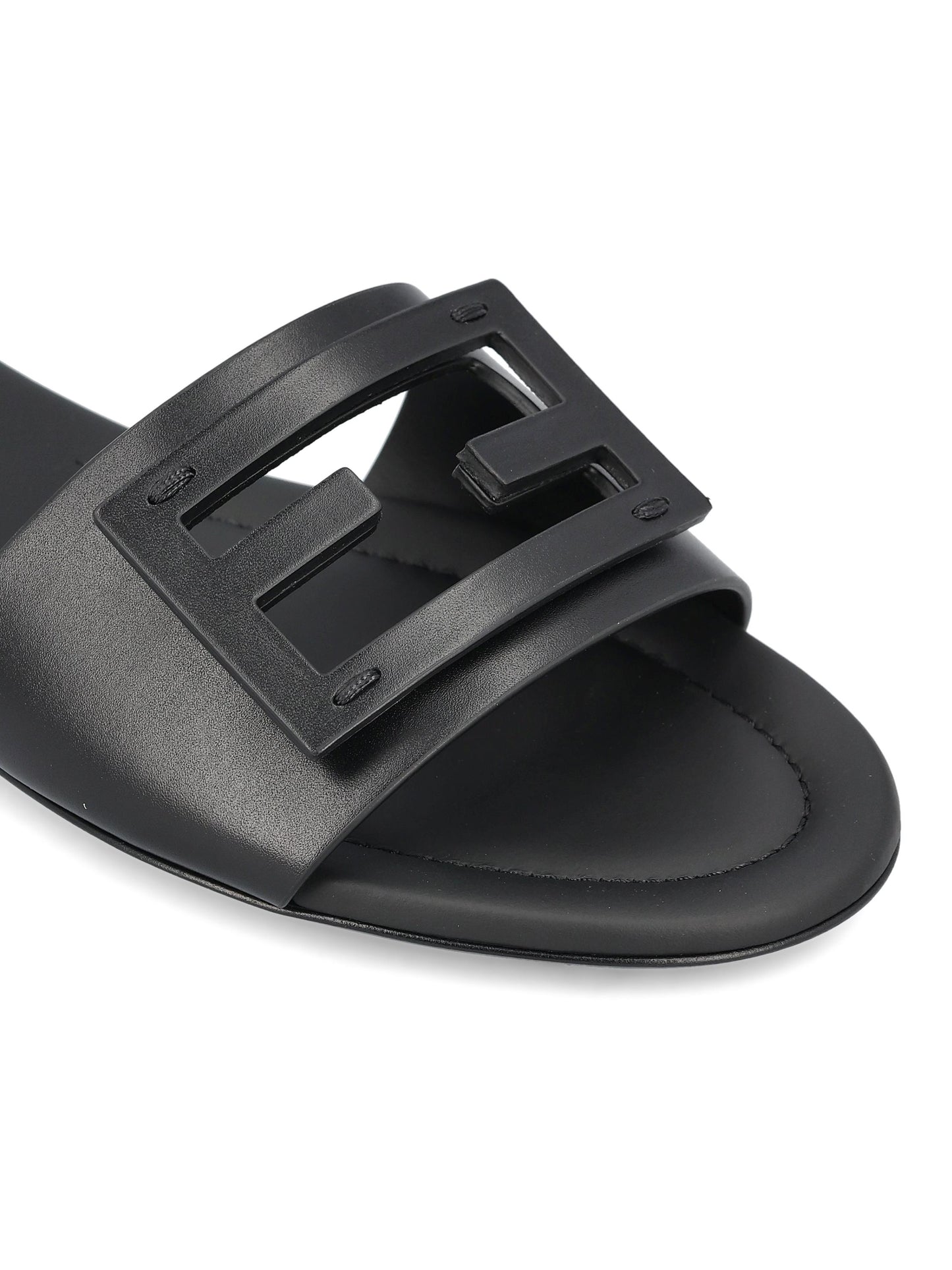 Slide realizzate in pelle. 8R8136 AE7TF0ABB FENDI