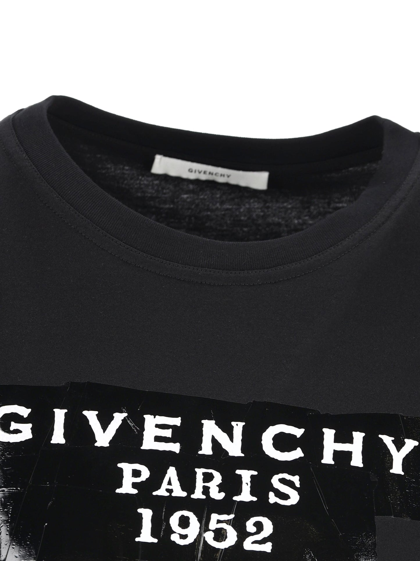 T-Shirt realizzata in cotone. BW70FJP78U 001 GIVENCHY