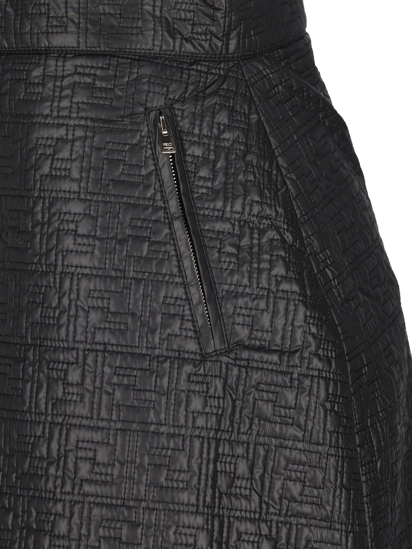 Gonna realizzata in nylon trapuntato. FAB407 AT9CF0GME FENDI