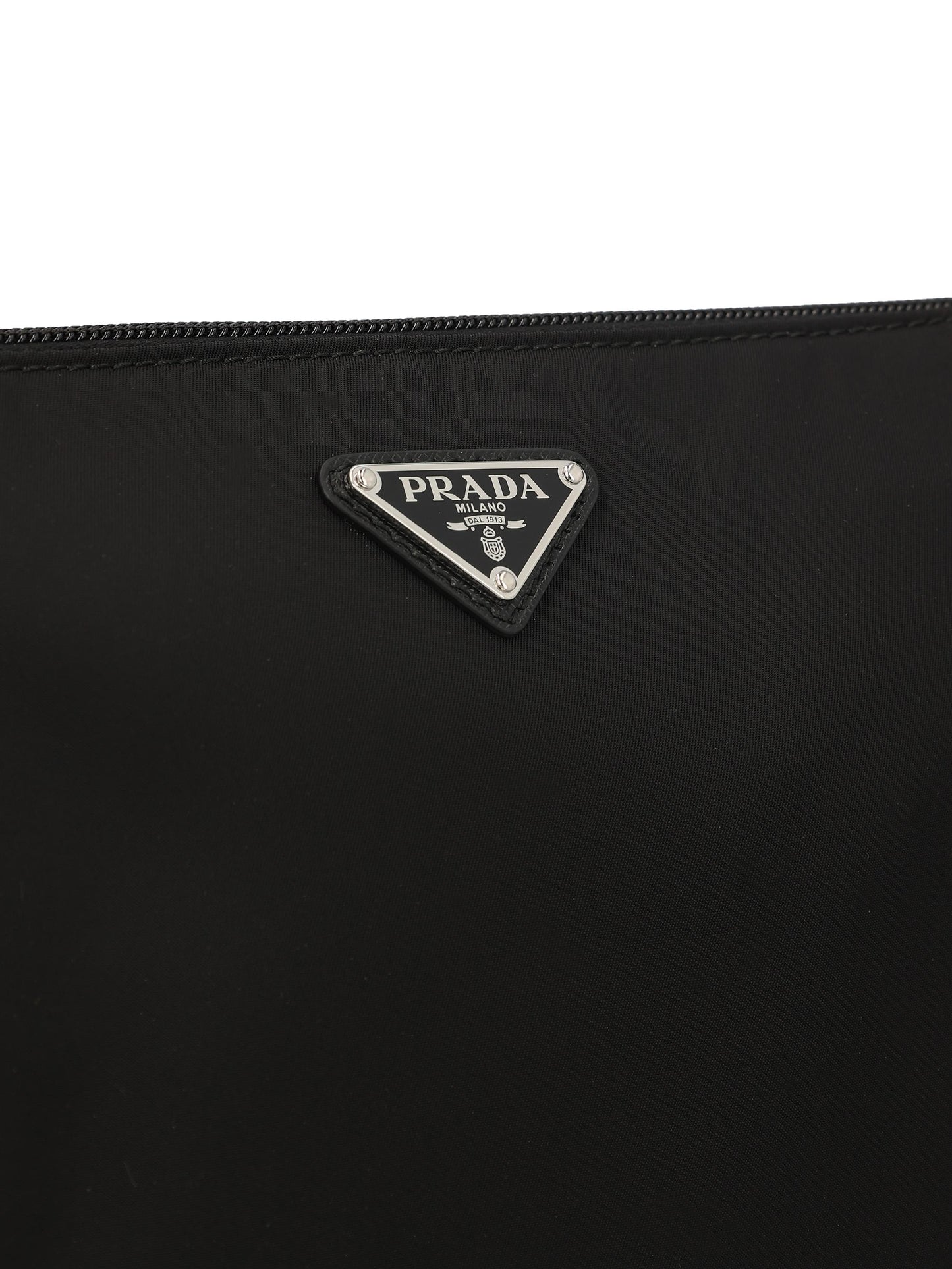 Necessaire realizzato in re-nylon e saffiano. 2NE789 2DMHF0002 PRADA