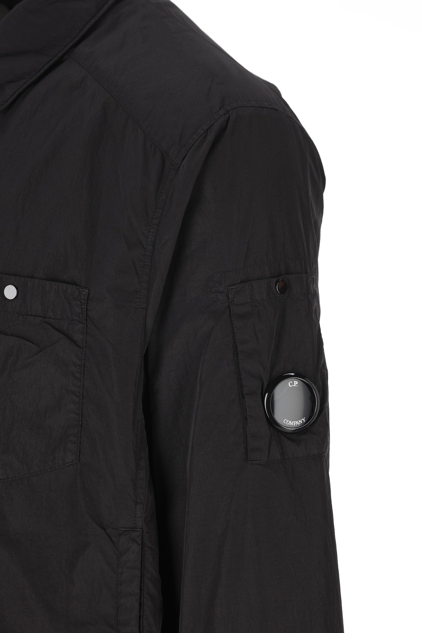 Overshirt realizzata in poliammide. 19CMOS088A 005904G999 C.P COMPANY