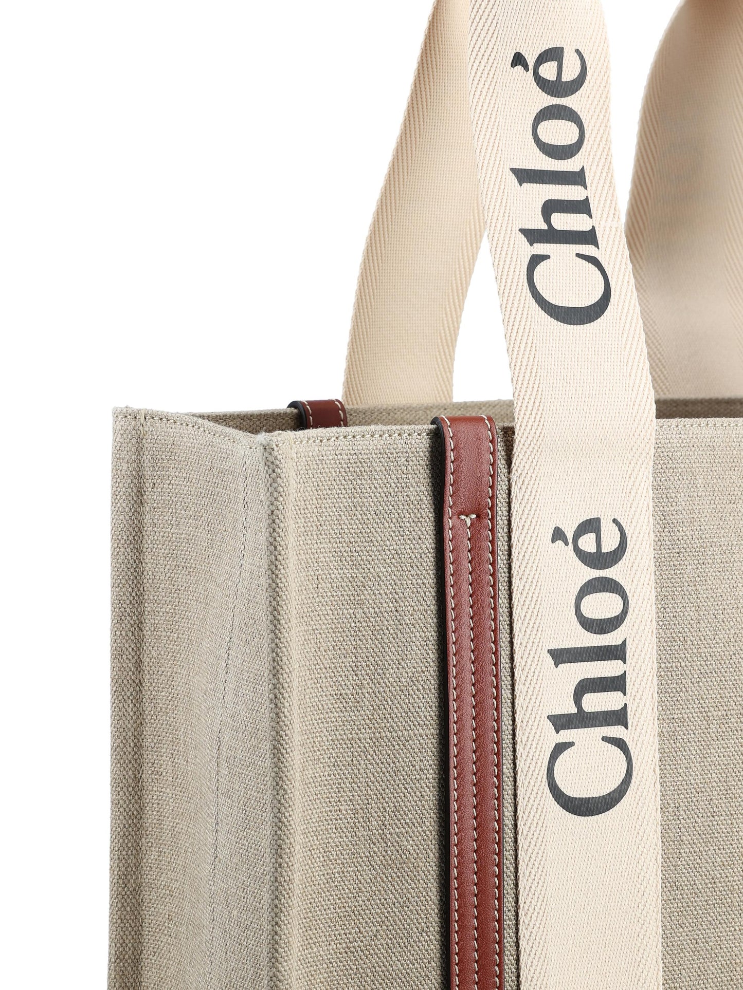 Borsa realizzata in lino e pelle di vitello. CHC22AS383I26 90U CHLOE'