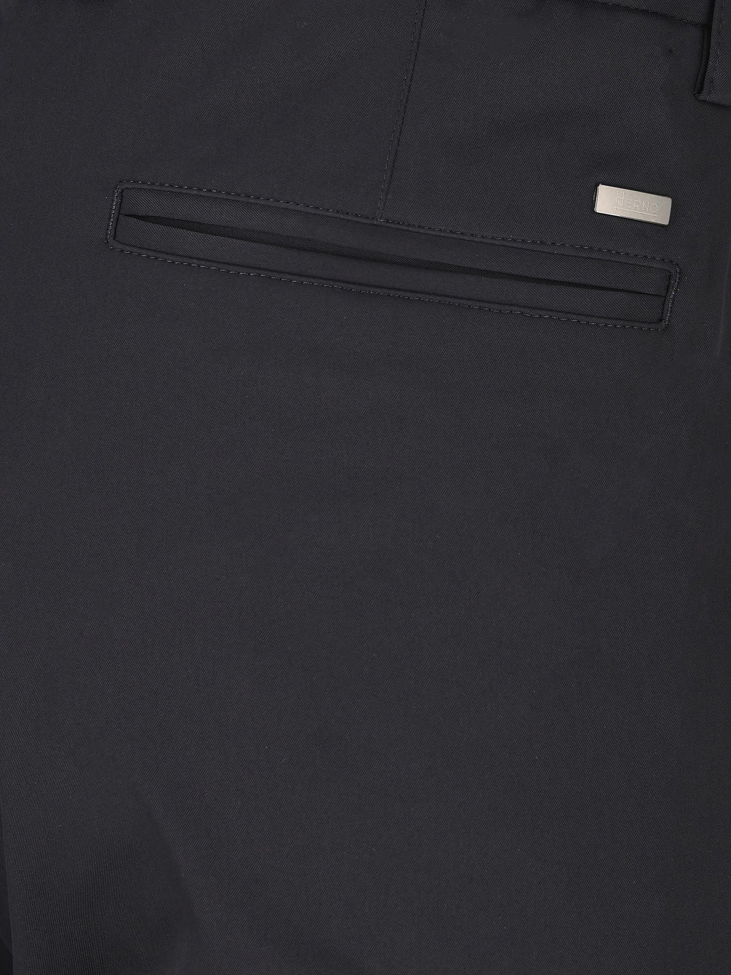 Pantaloni realizzati in poliestere e cotone. PT000091U 125319200 HERNO