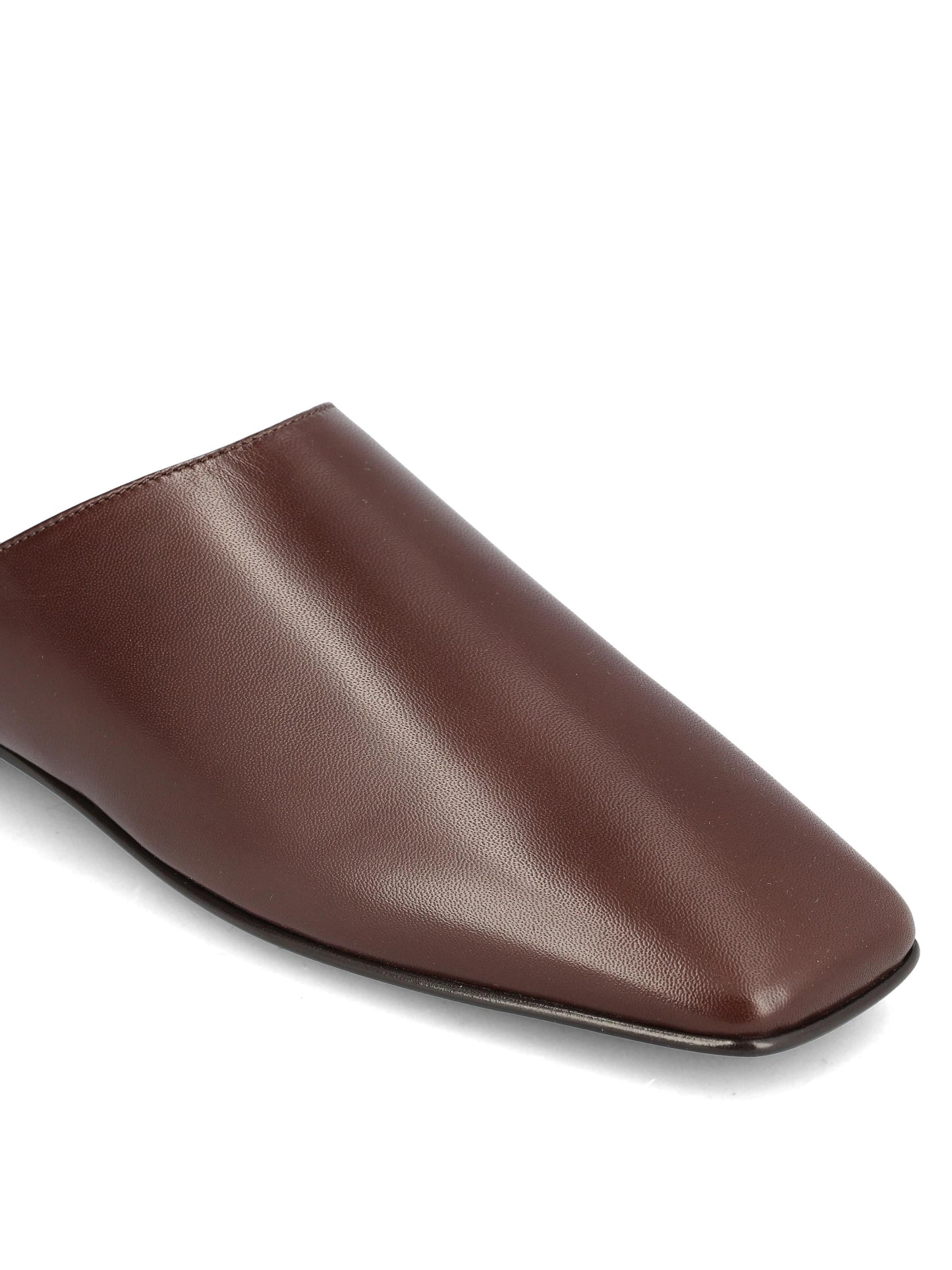 Mule realizzate in pelle.<BR/> FAP4426 H0Y8 LORO PIANA