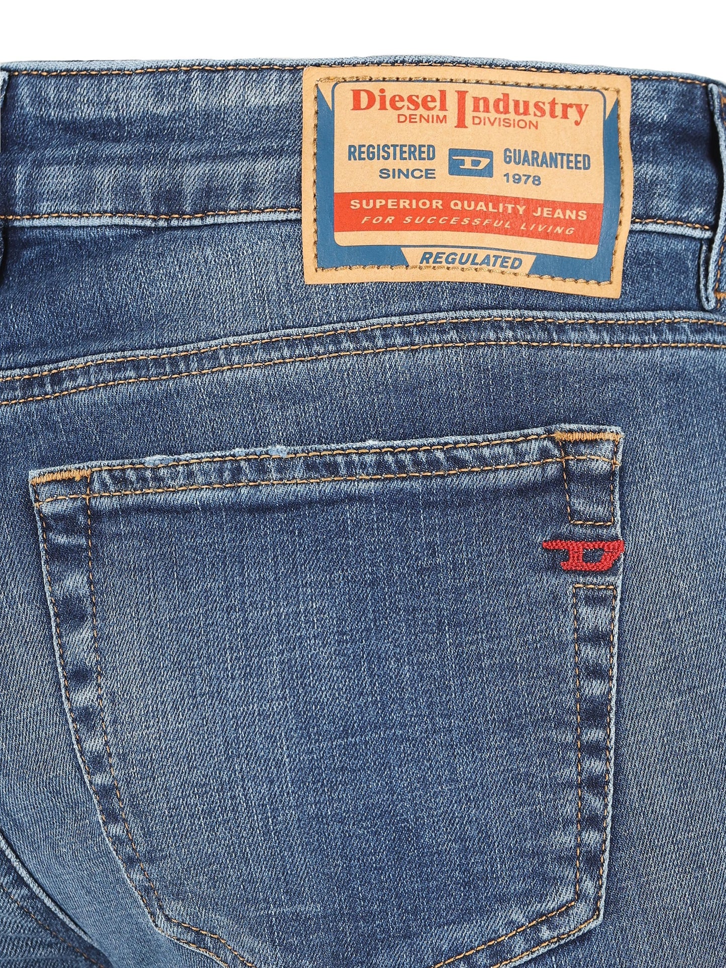 Jeans realizzati in cotone. A11003 09J3301 DIESEL