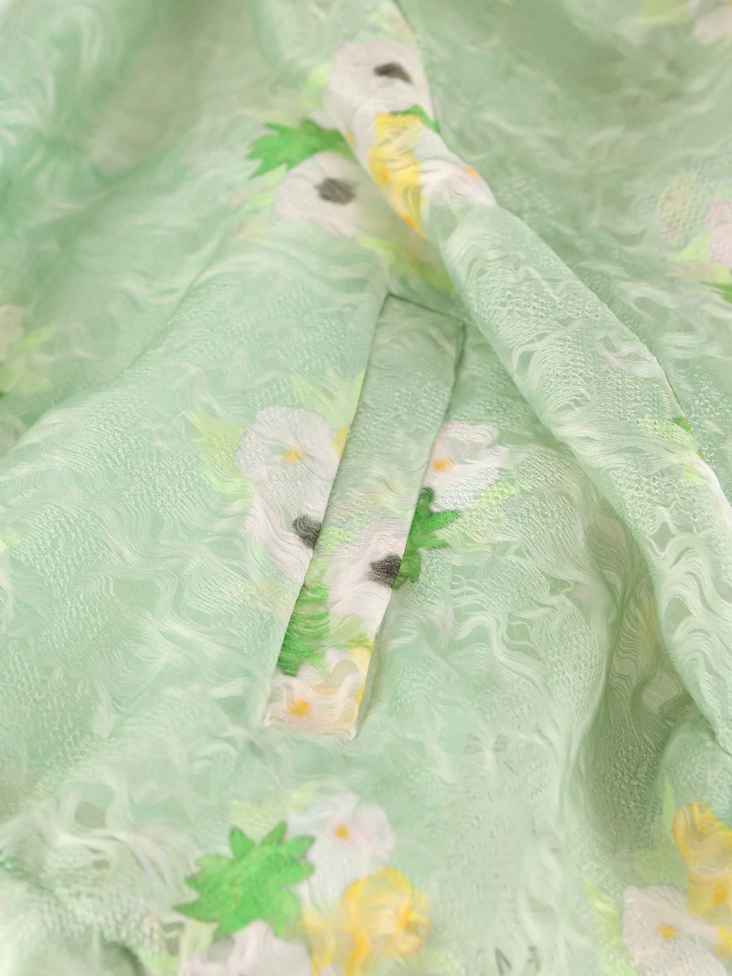 Bomber realizzato in seta e poliammide. FJ7711 AW9FF1AL8 FENDI