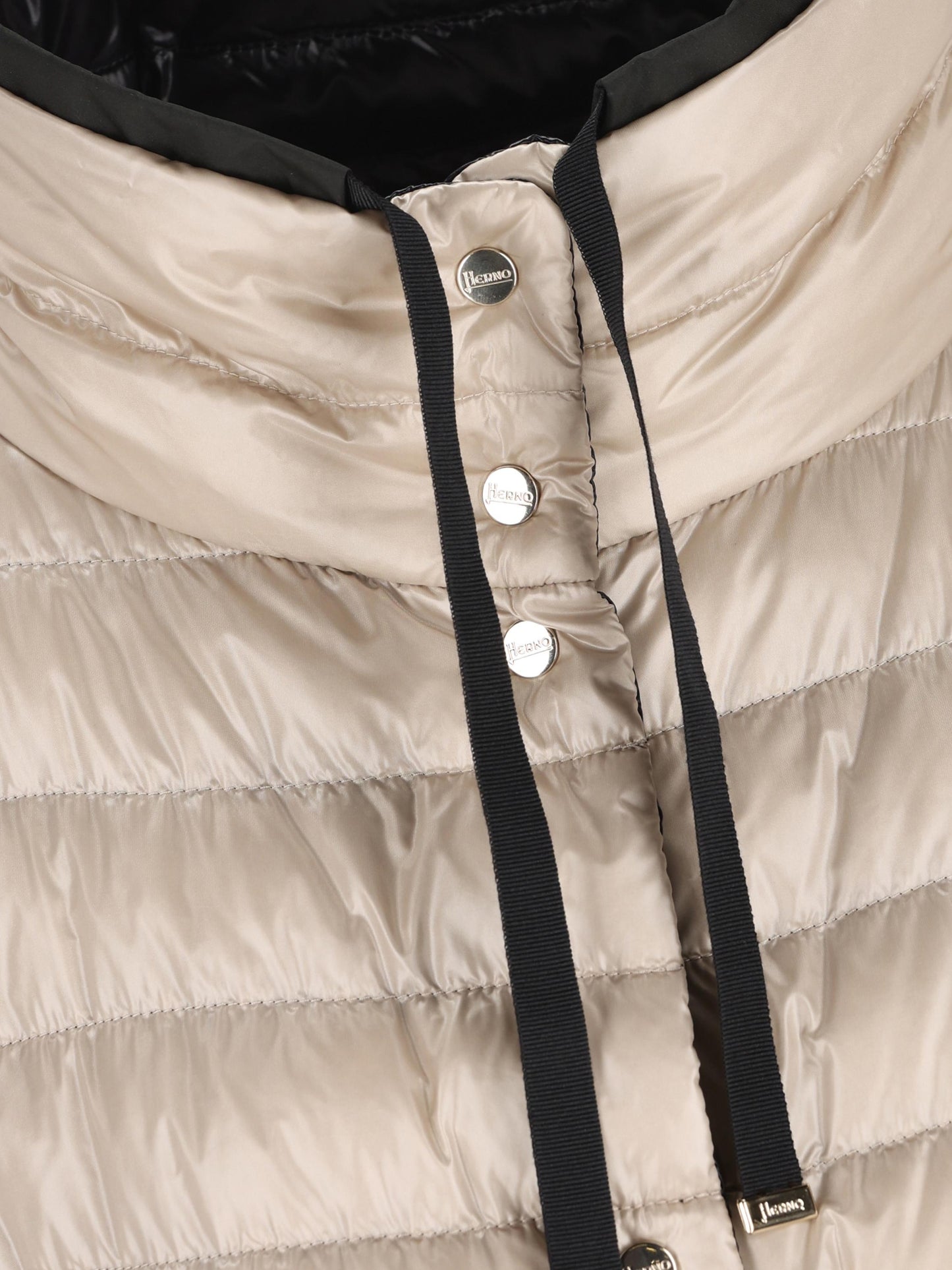 Piumino realizzato in poliammide. PI001846D 12017Z9319 HERNO