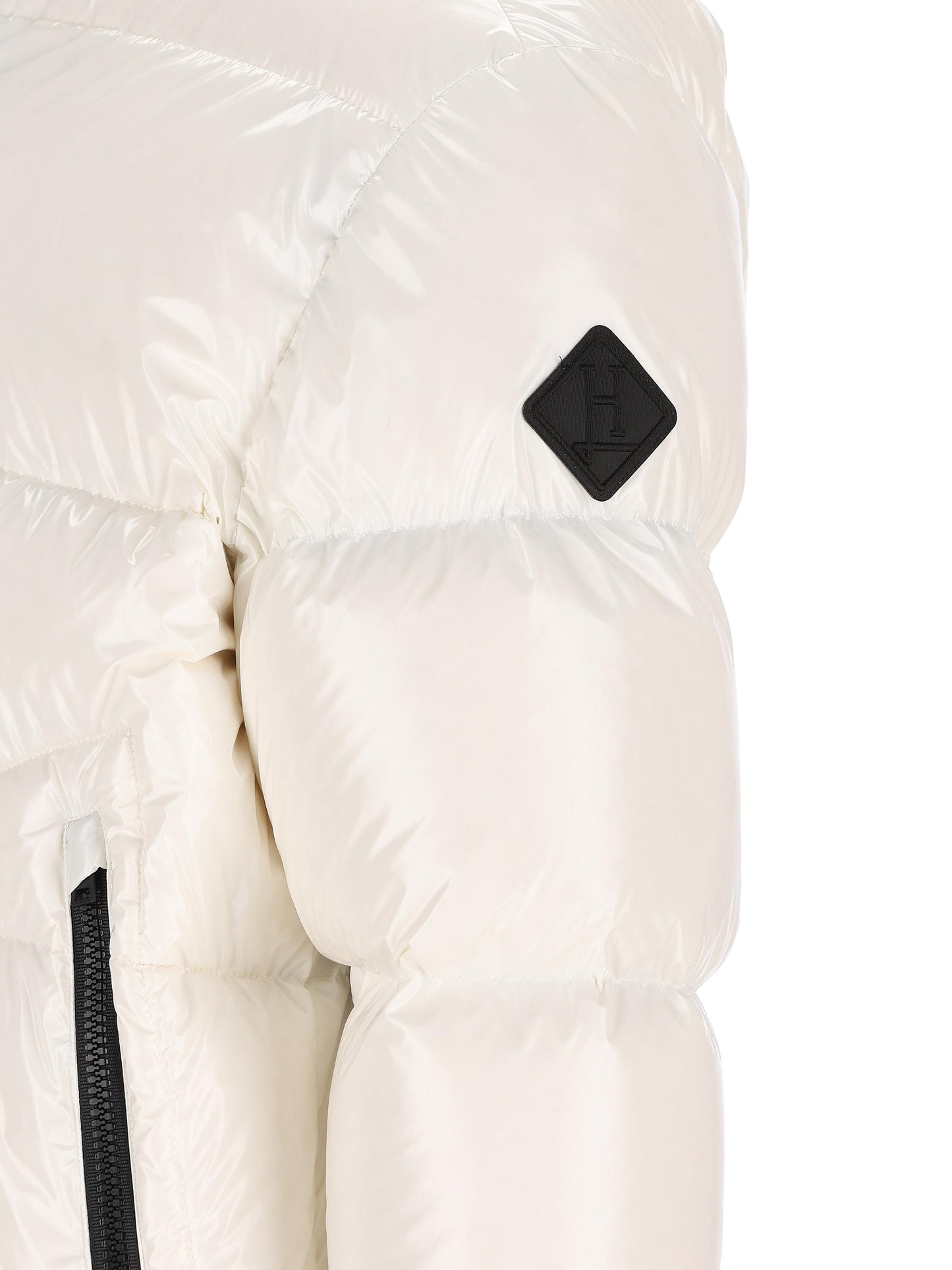 Piumino corto effetto lucido con cappuccio PI001133U 12220Z1000 HERNO