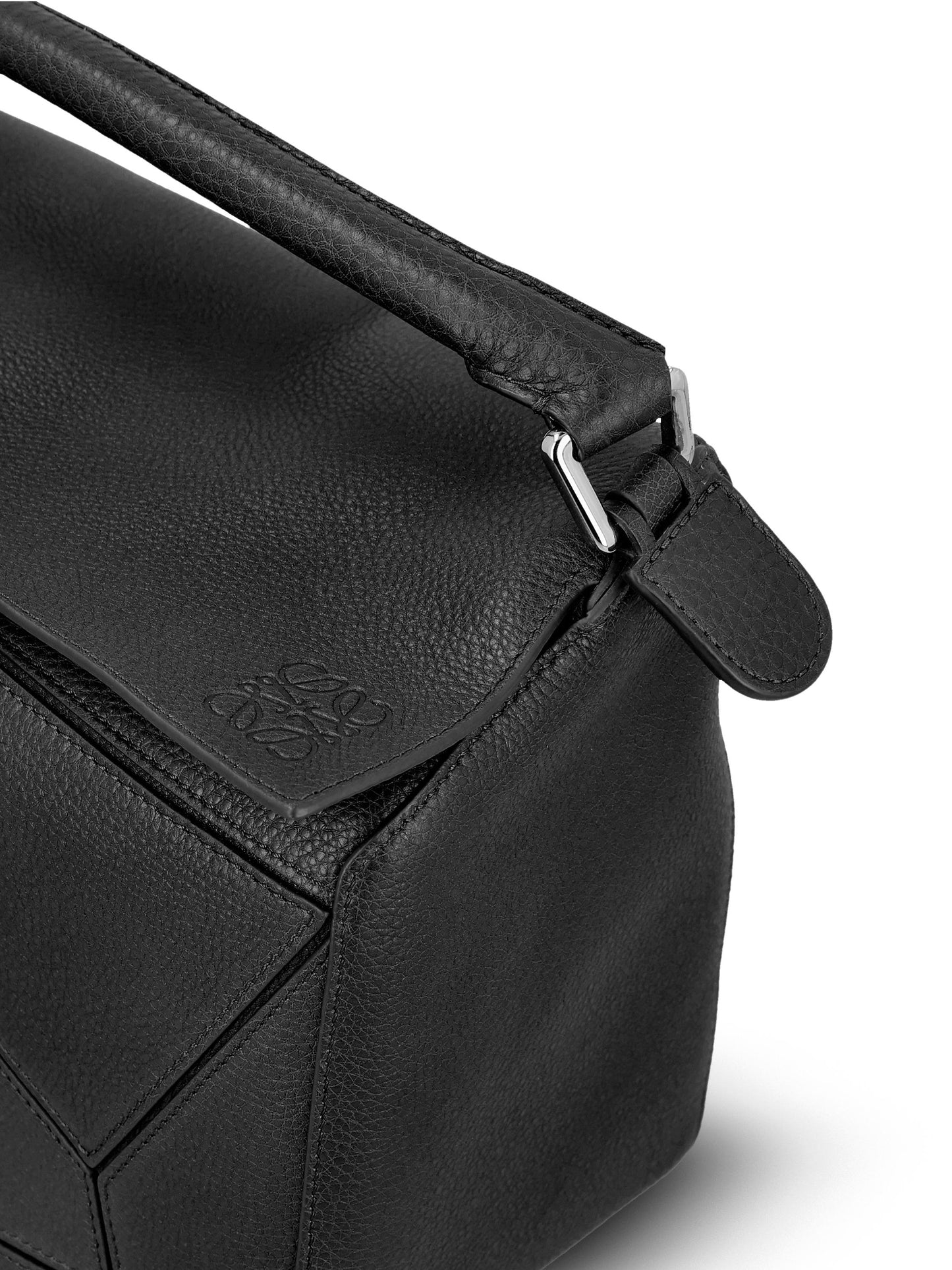 Borsa realizzata in pelle di vitello. B510PNLX03 1100 LOEWE