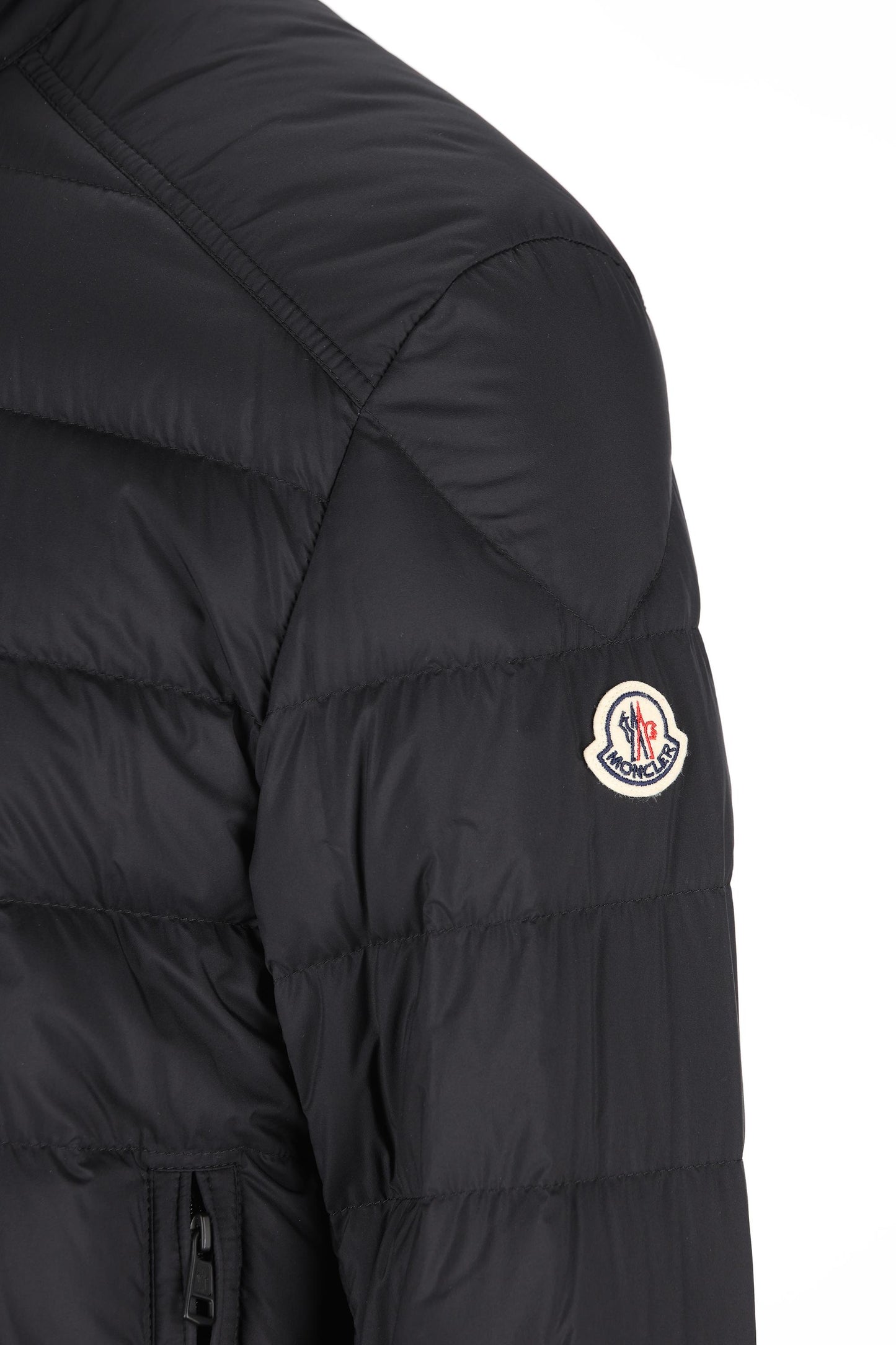 Piumino realizzato in poliammide. M1A00043 597XQ999 MONCLER