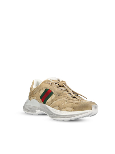 Sneakers realizzate in pelle. 853709 AAF572942 GUCCI