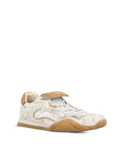 Sneakers realizzate in tessuto bianco e pelle di vitello. 8E8820 AYF0F1TY8 FENDI