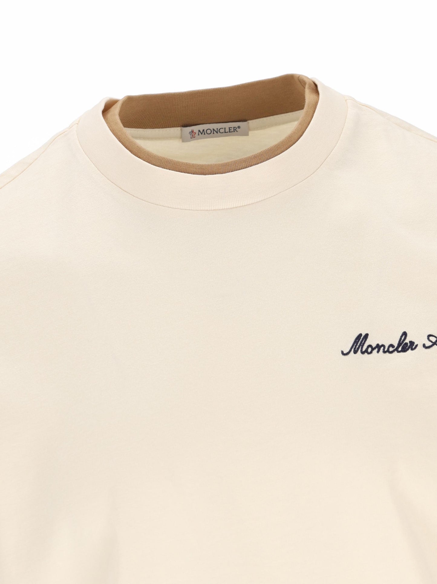 T-Shirt realizzata in cotone. M8C00015 89AYY060 MONCLER