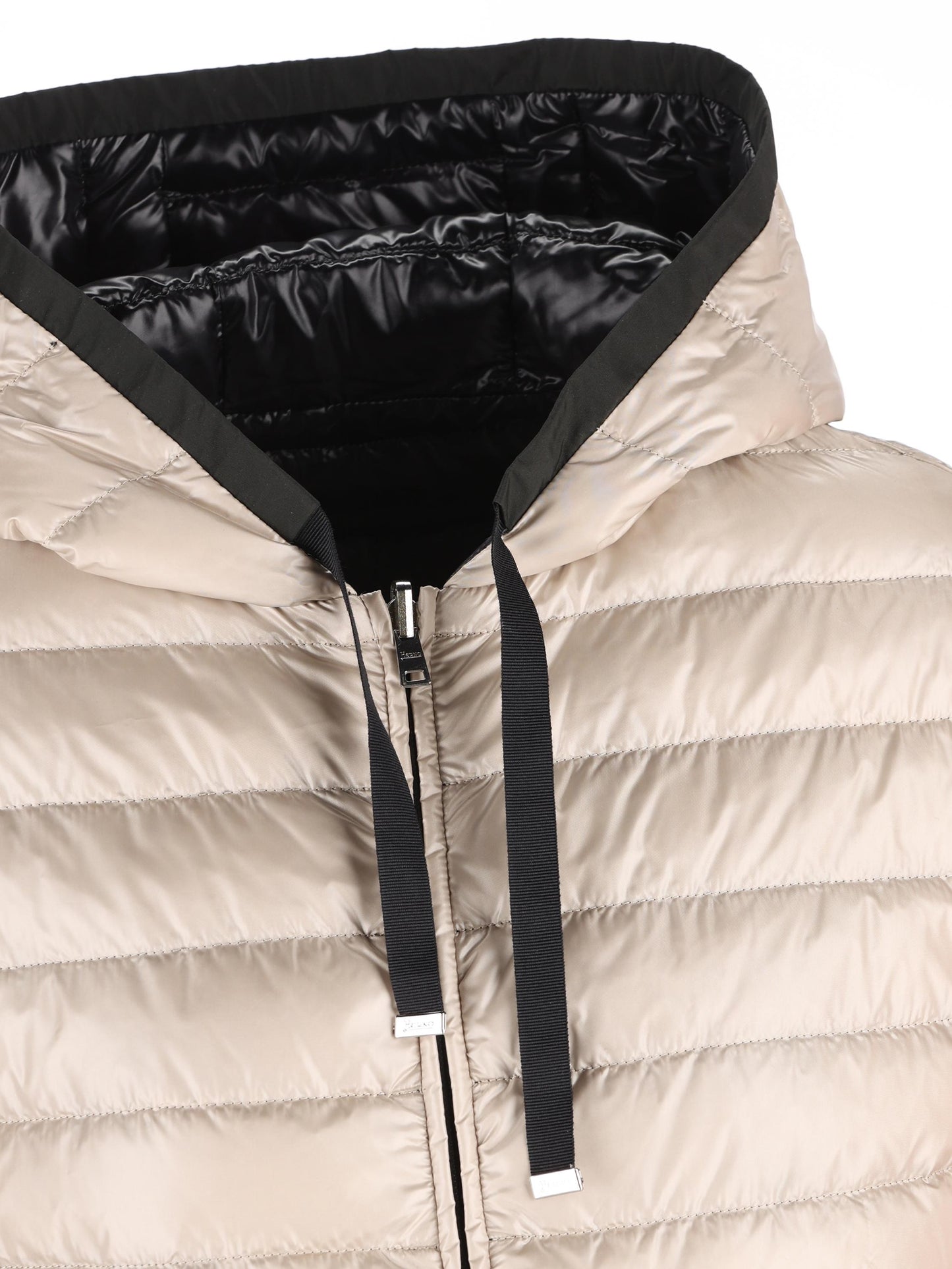 Piumino realizzato in poliammide. PI002222D 12017Z9319 HERNO