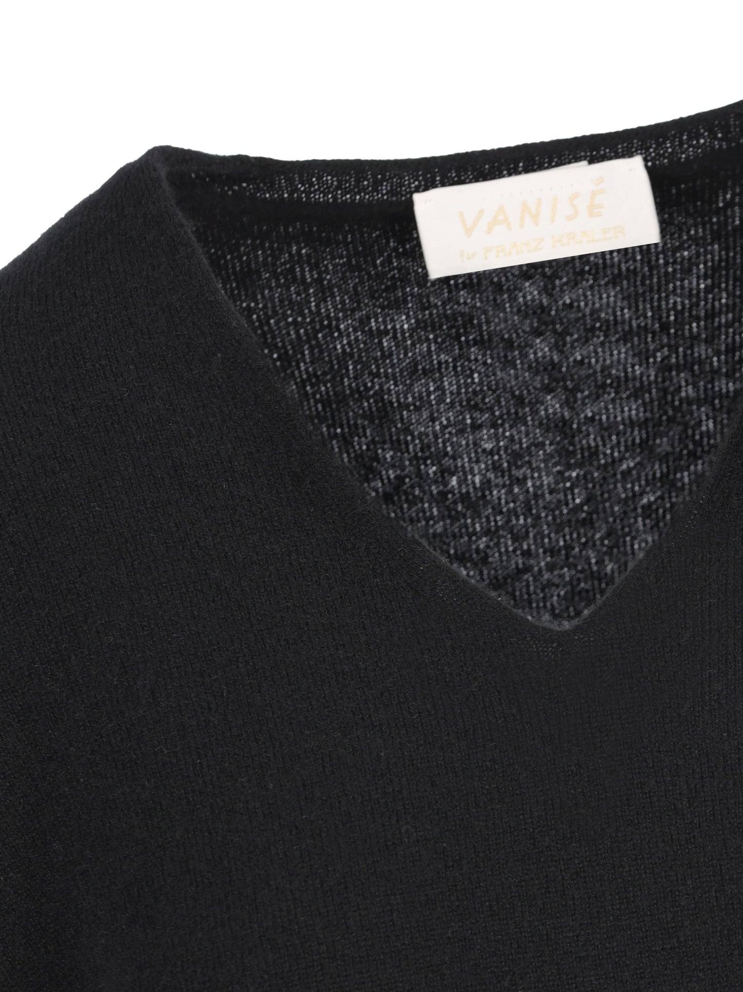 Maglia realizzata in cashmere. V34600 NERO VANISE'