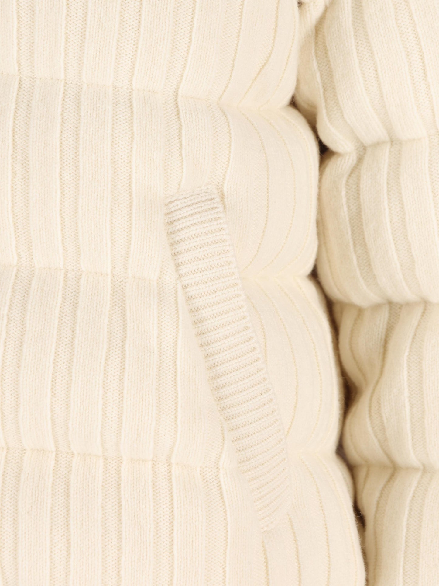 Cardigan realizzato in misto lana e cashmere. W9B00025 M4281034 MONCLER