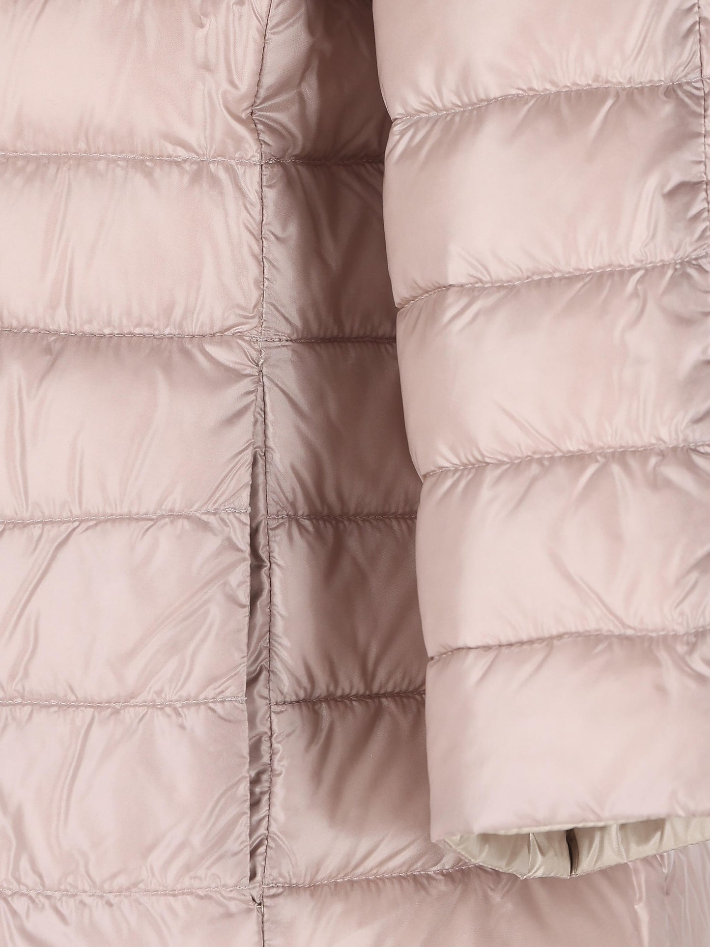 Piumino realizzato in poliammide. PI0769D 12017Z4019 HERNO