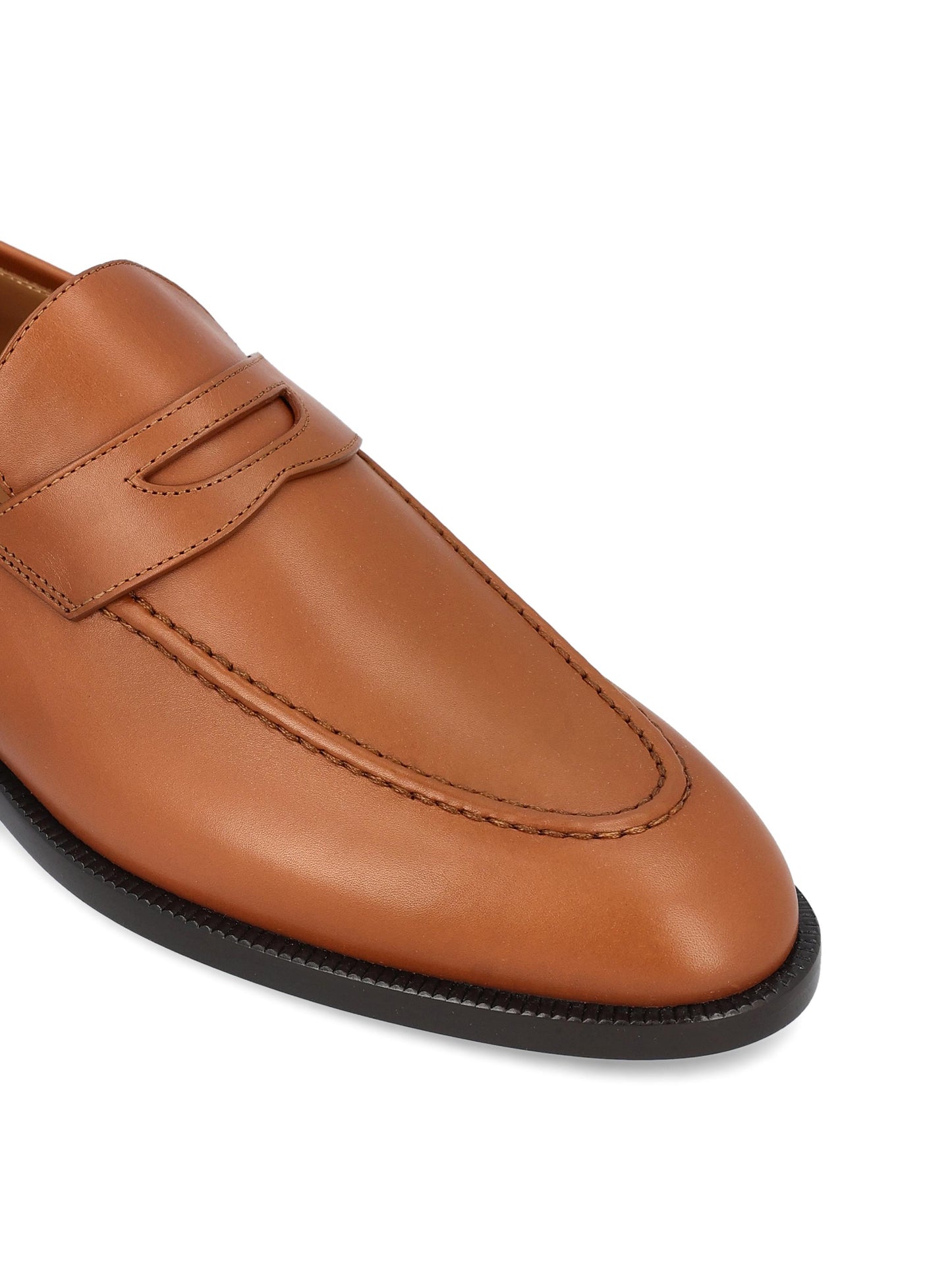 Mocassini realizzati in pelle di vitello. FAP5428 E449 LORO PIANA