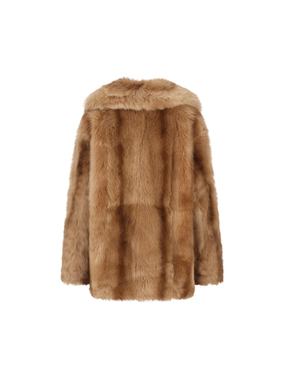 Giacca realizzata in pelliccia di agnello. 847647 XSAHR2078 GUCCI