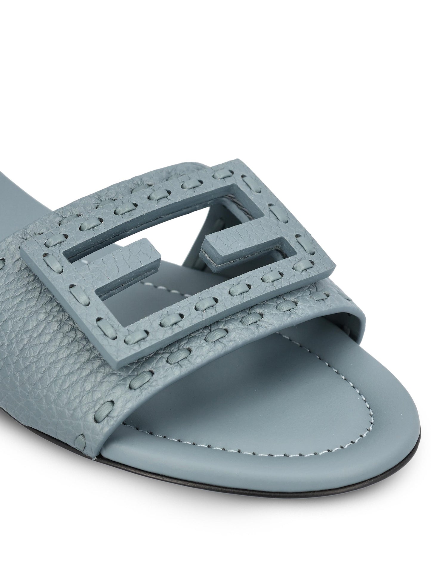 Slide realizzate in pelle. 8R8136 AQY2F1TZB FENDI