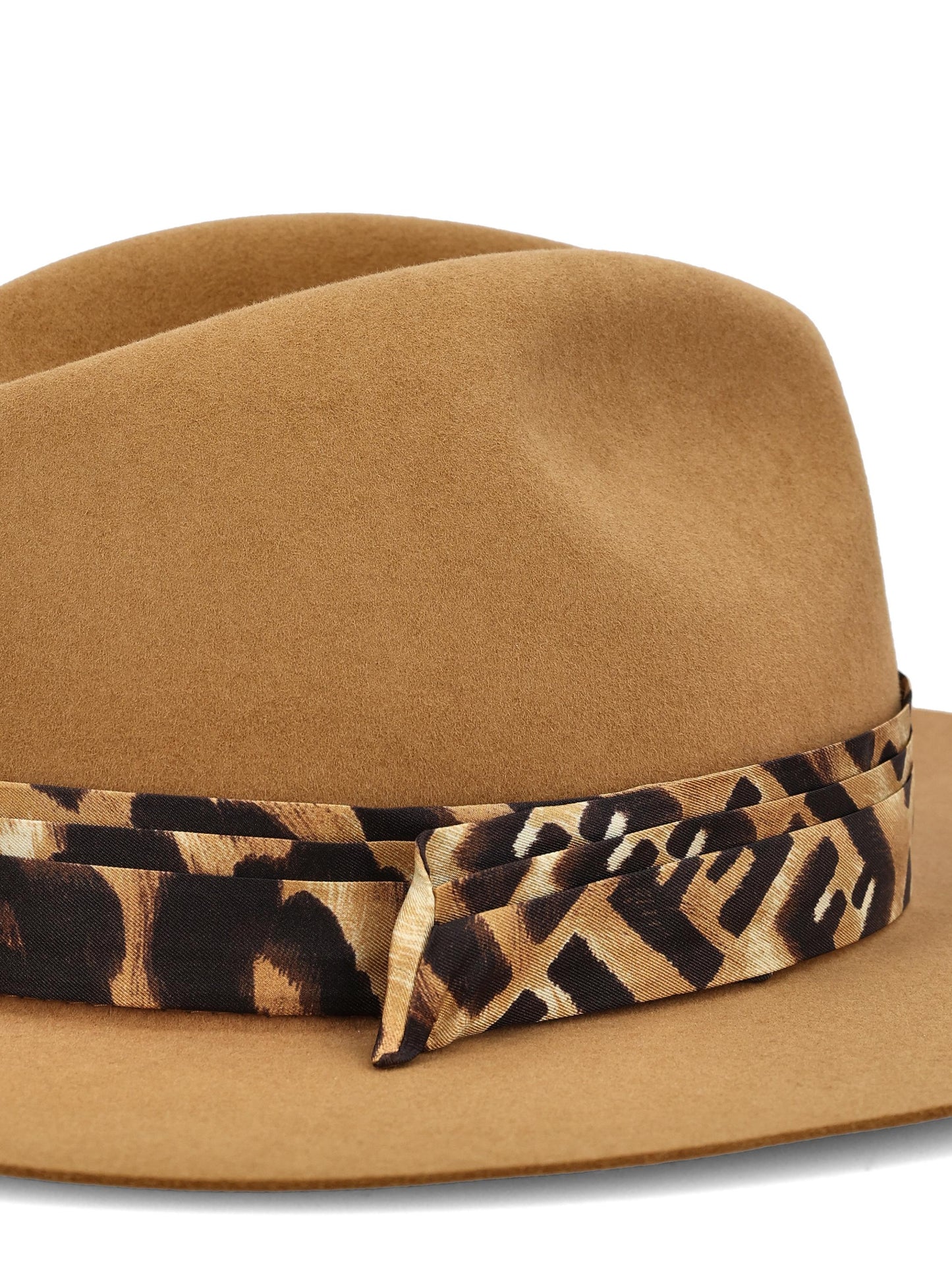 Cappello realizzato in pelliccia di coniglio. FXQ710 AVP7F0QB8 FENDI