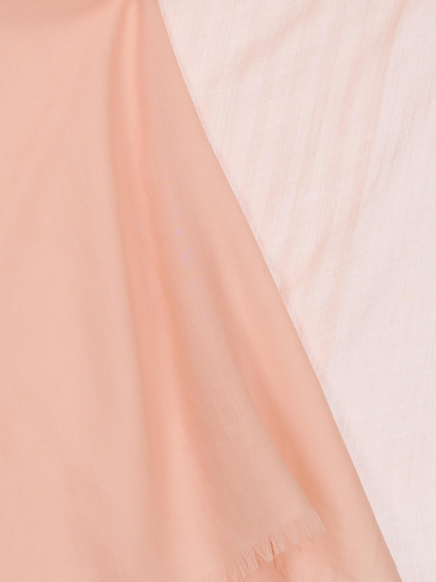 Scialle realizzato in cashmere. FAQ0071 30EJ LORO PIANA