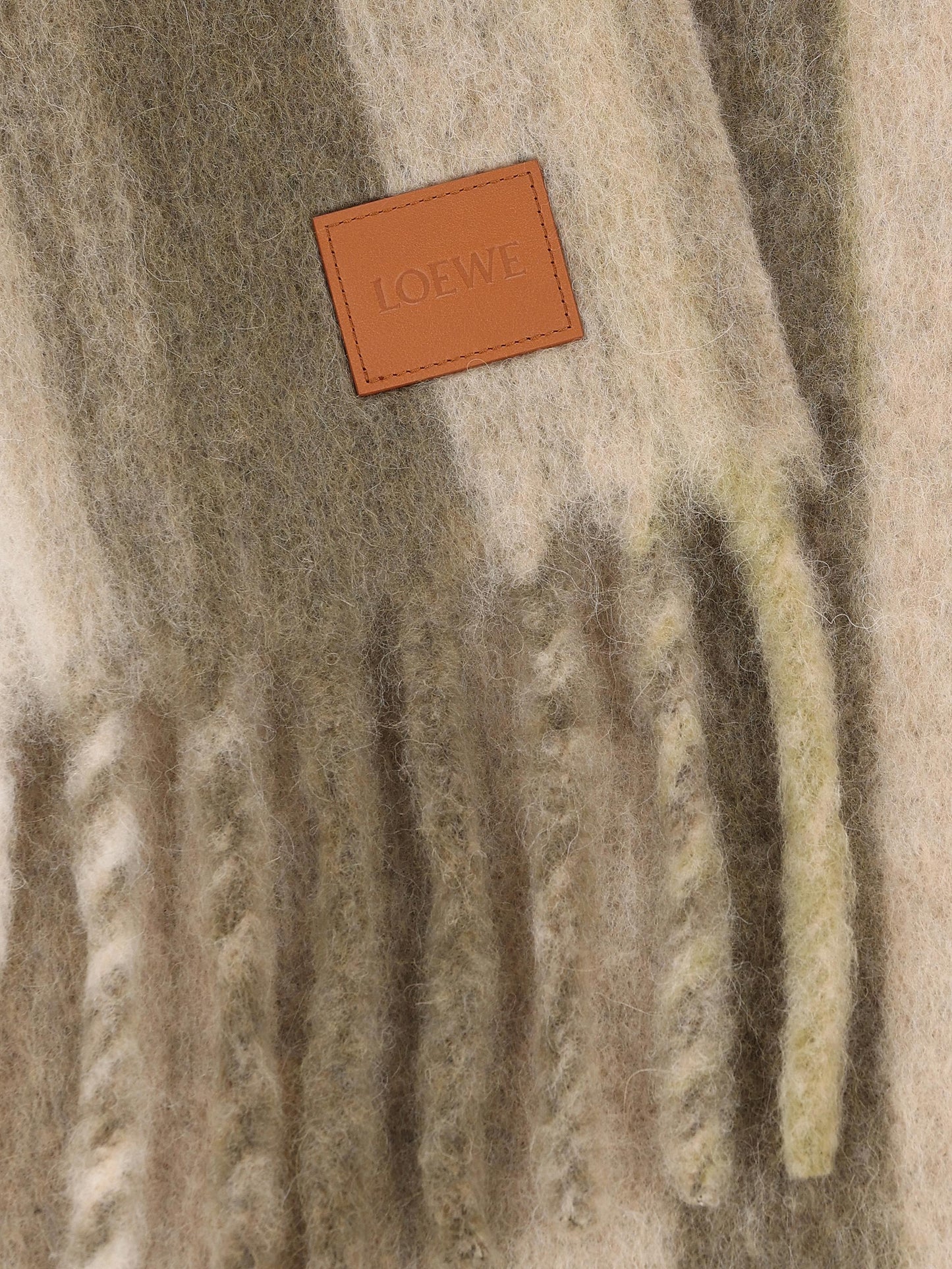 Sciarpa realizzata in alpaca e lana. FSA5SS3W01 7996 LOEWE