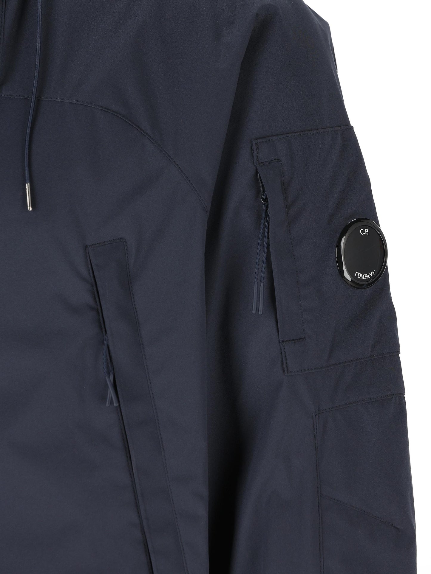 Giacca realizzata in poliestere. 20CMOW011A 110264A889 C.P COMPANY