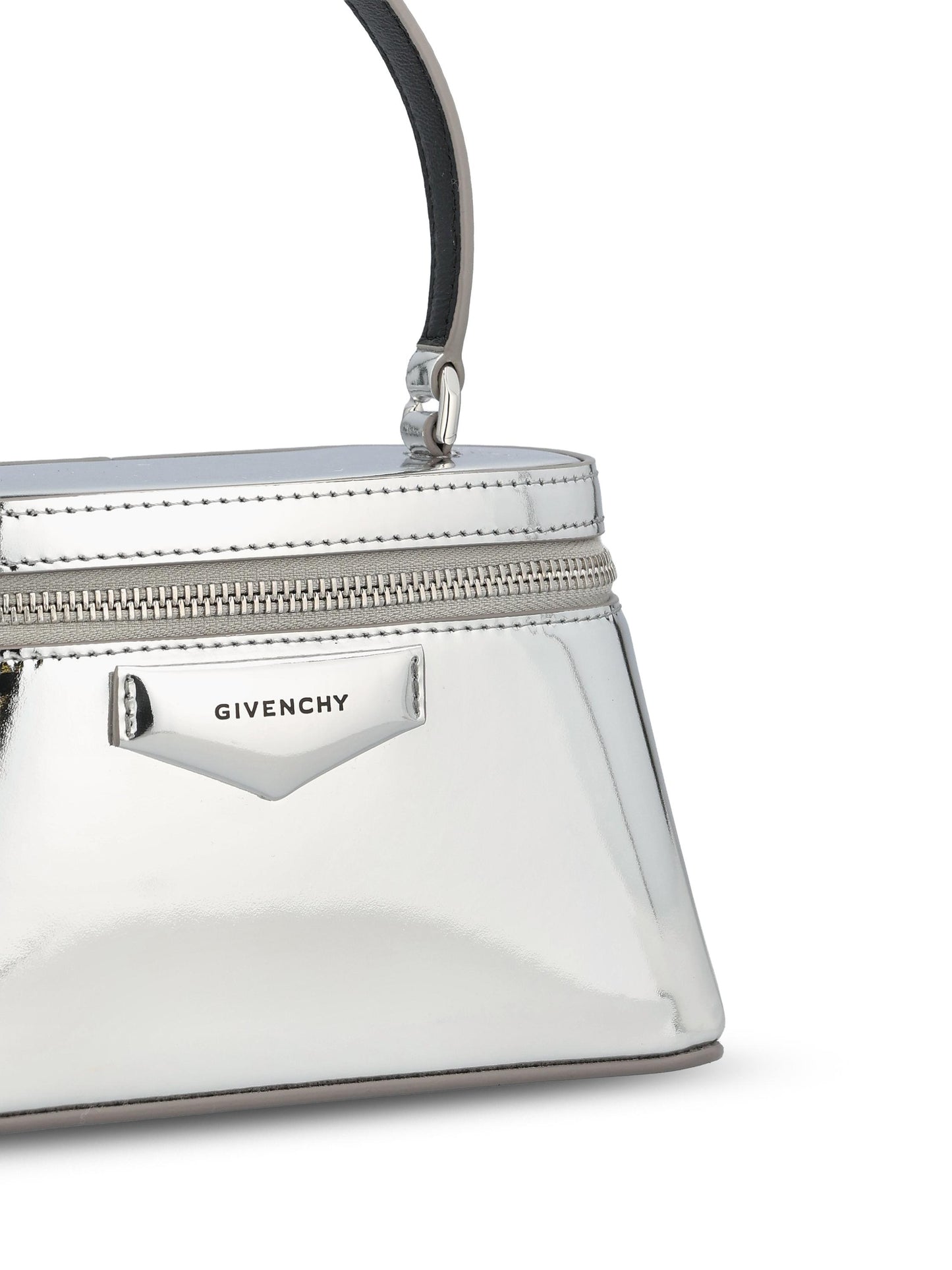 Beauty case Antigona in pelle. BB60QMB2CZ 040 GIVENCHY
