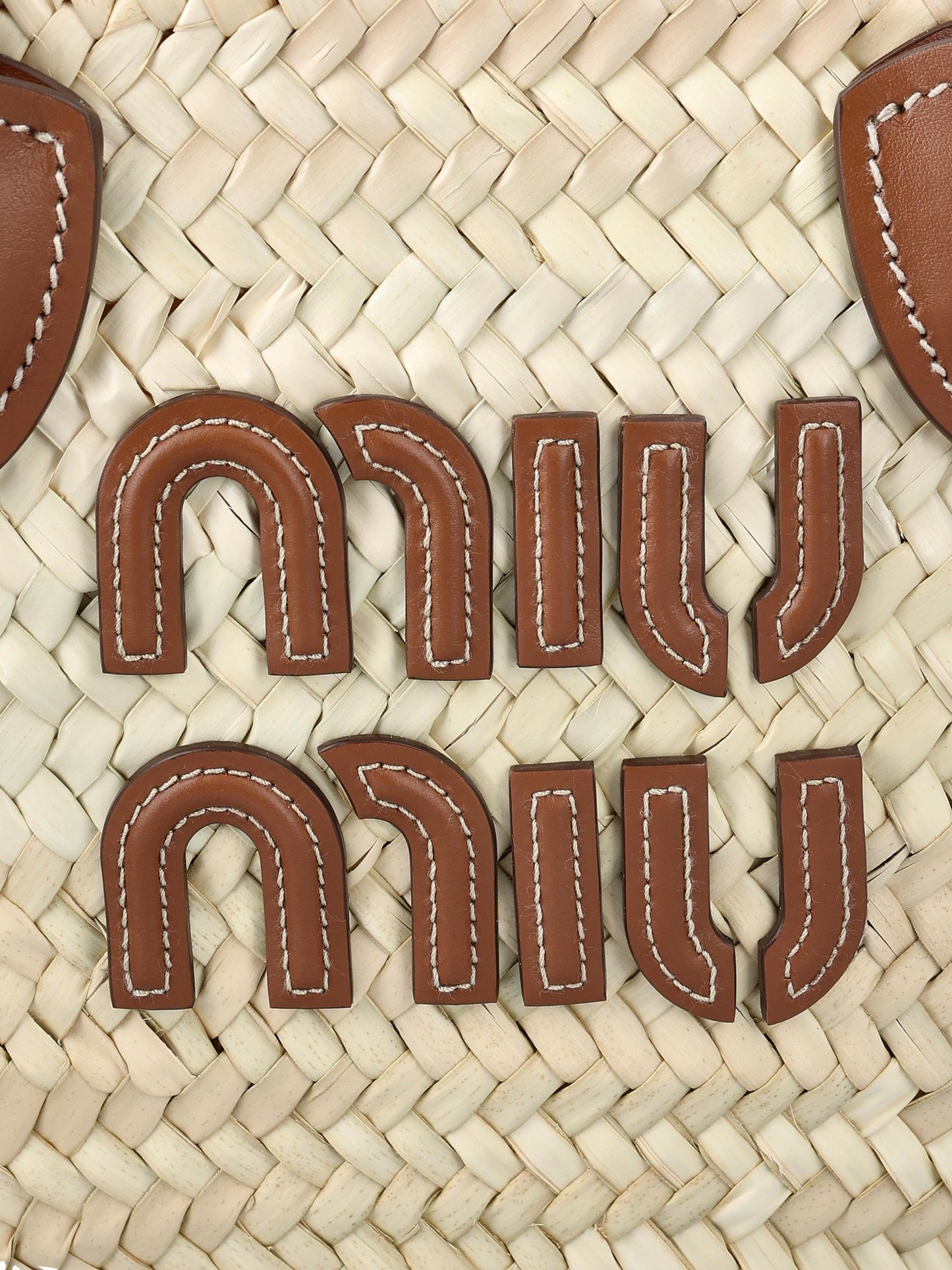 Borsa realizzata in tessuto intrecciato. 5BG273 2DDHF0A5T MIU MIU