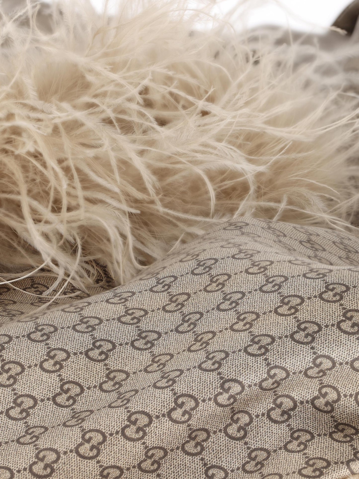 Abito realizzato in seta. 861013 ZAUUN2270 GUCCI