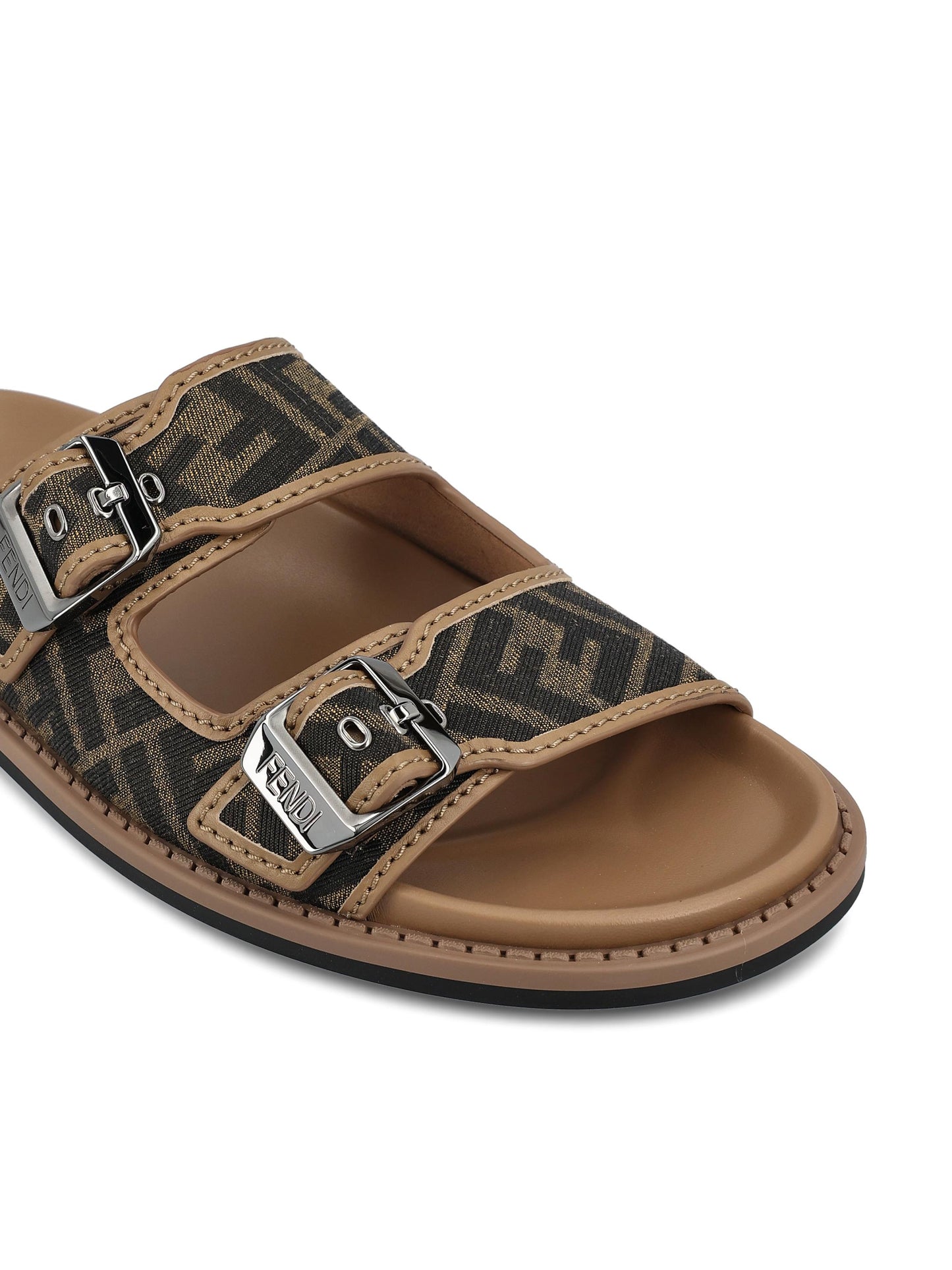 Sandalo realizzato in tessuto e pelle. 7X1604 AJZFF1ICN FENDI