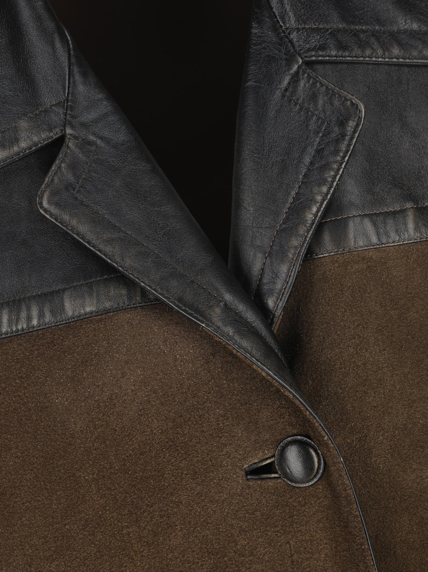 Giubbotto realizzato in pelle. MPW013 19MNF0017 MIU MIU