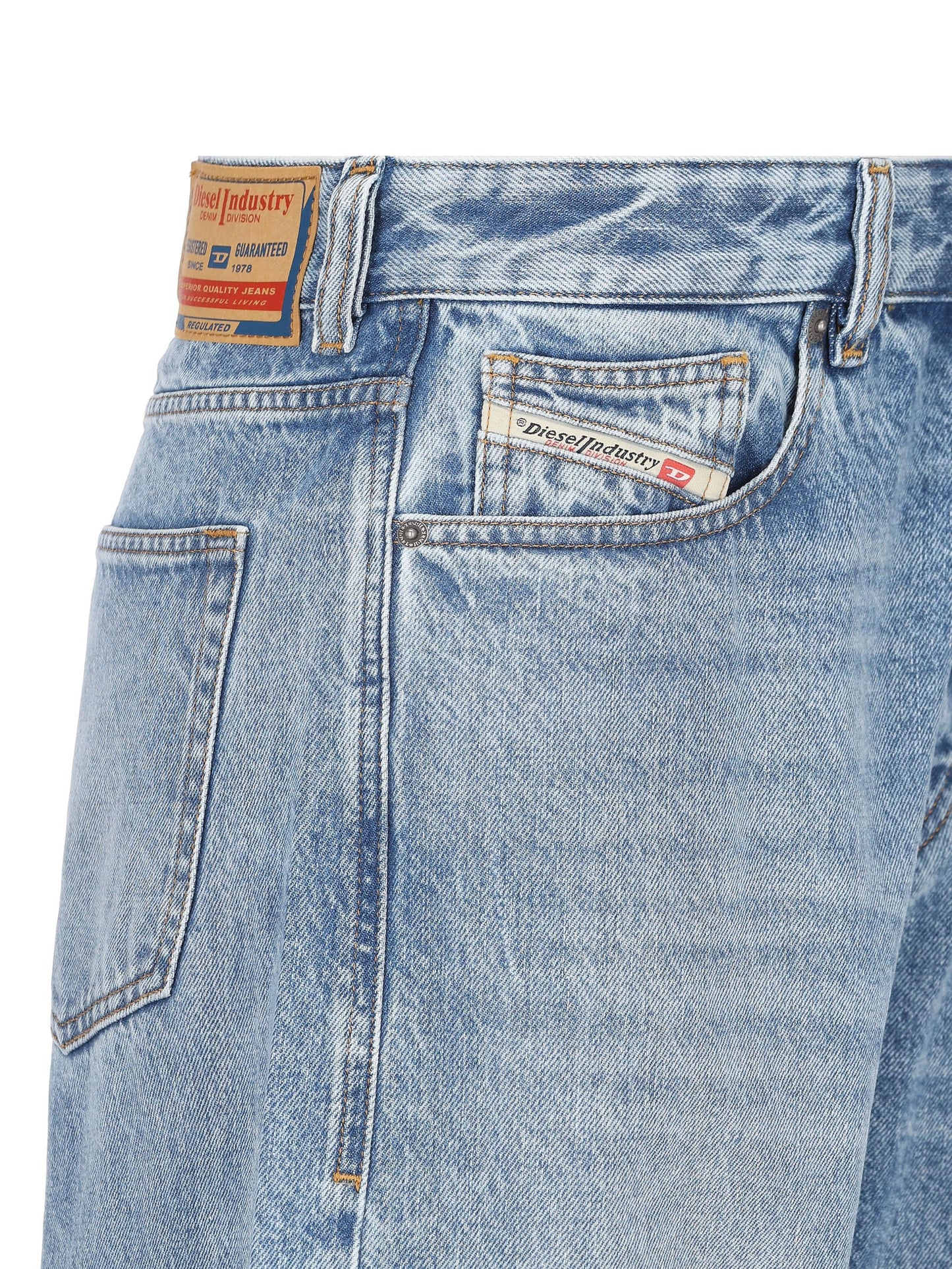 Jeans realizzati in cotone e canapa. A06925 09I2901 DIESEL