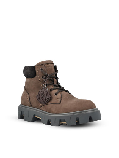 Stivali in pelle scamosciata. M4F00010 M6882258 MONCLER