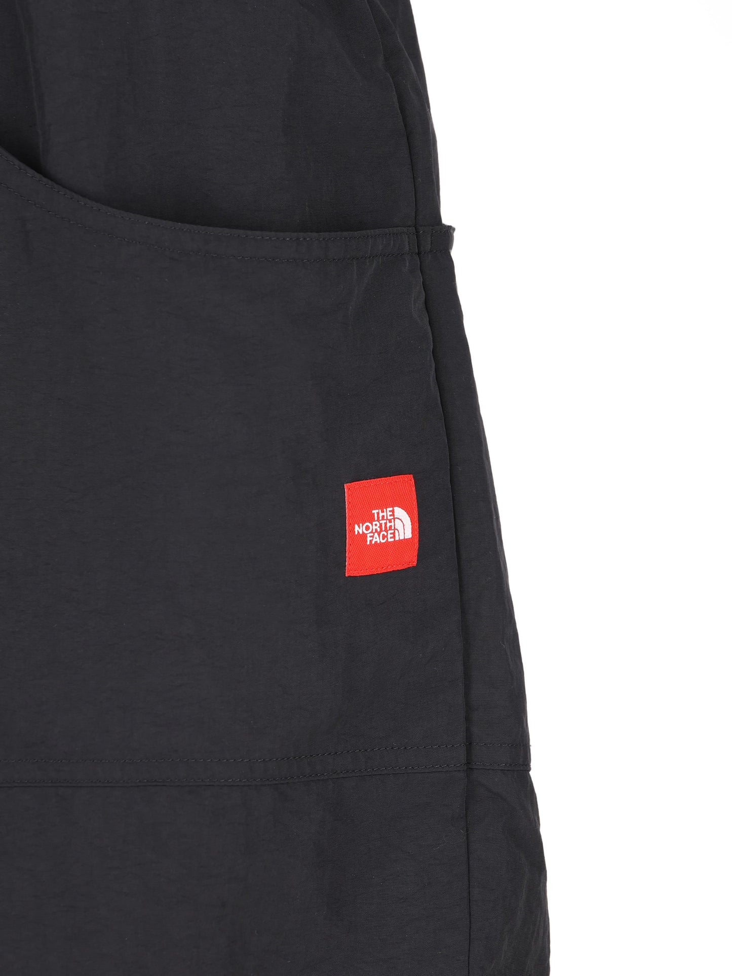 Pantaloncini realizzati in nylon. NF0A8FHD JK31 THE NORTH FACE